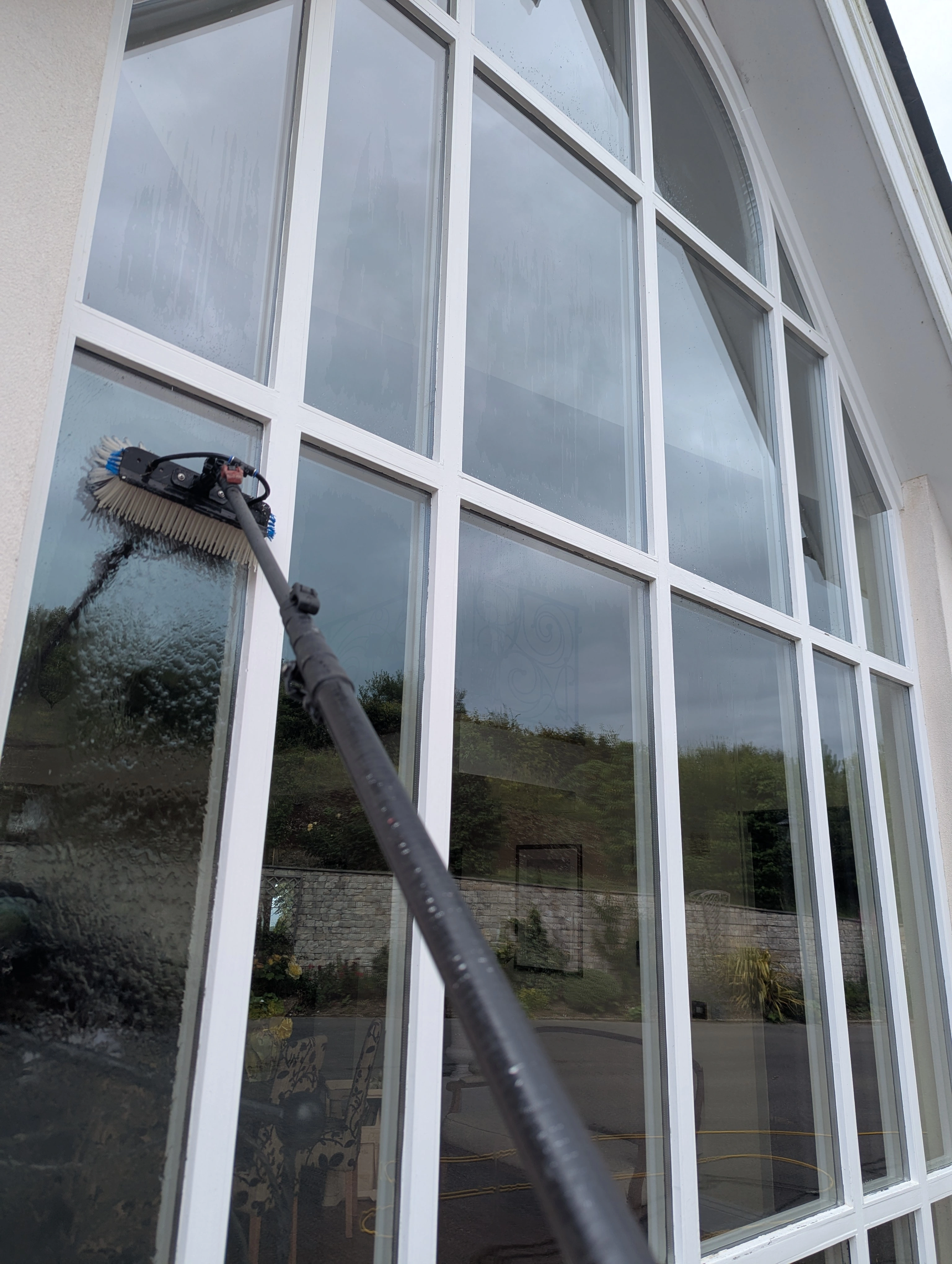 Window cleaning with a water-fed reach pole - J E Robb Swindon